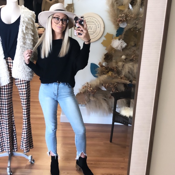 Meet your Posher, Whitney - Picture 2 of 5